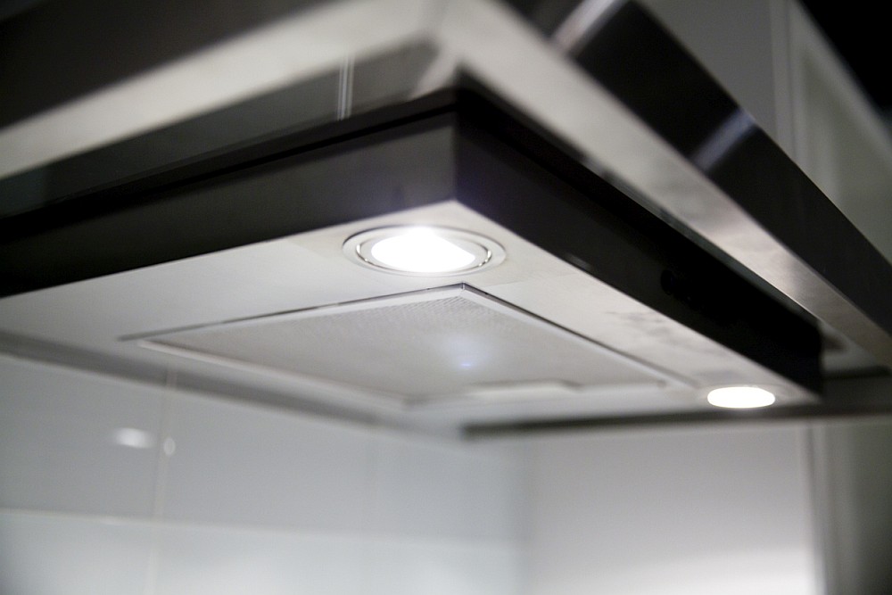 Halogen-Spots in Dunstabzugshaube lassen sich durch LED Leuchtmittel ersetzen