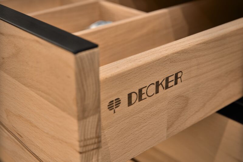 Decker Branding in Massivholzzarge
